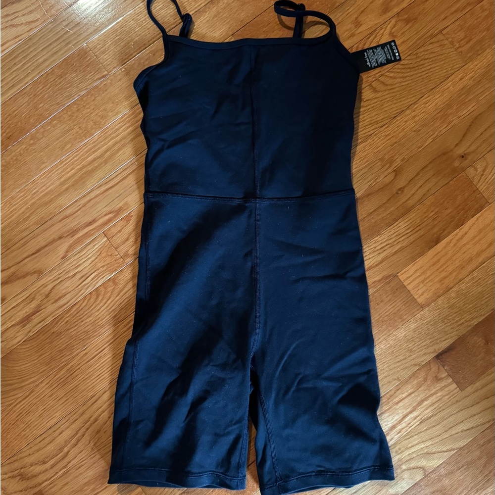 Wilfred Free (Aritzia) Divinity 7” Romper in black